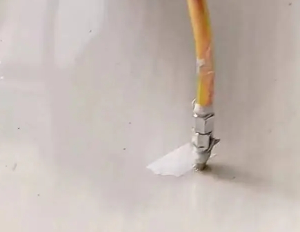 桓仁瓷砖空鼓维修公司专业解答在瓷砖铺贴过程中，如果使用的砂料过粗（如全部使用了粗砂），可能会导致以下问题